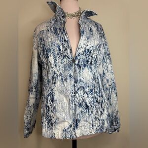 Chicos Women's Blue and White abstract zip up lightweight jacket size large (2)
